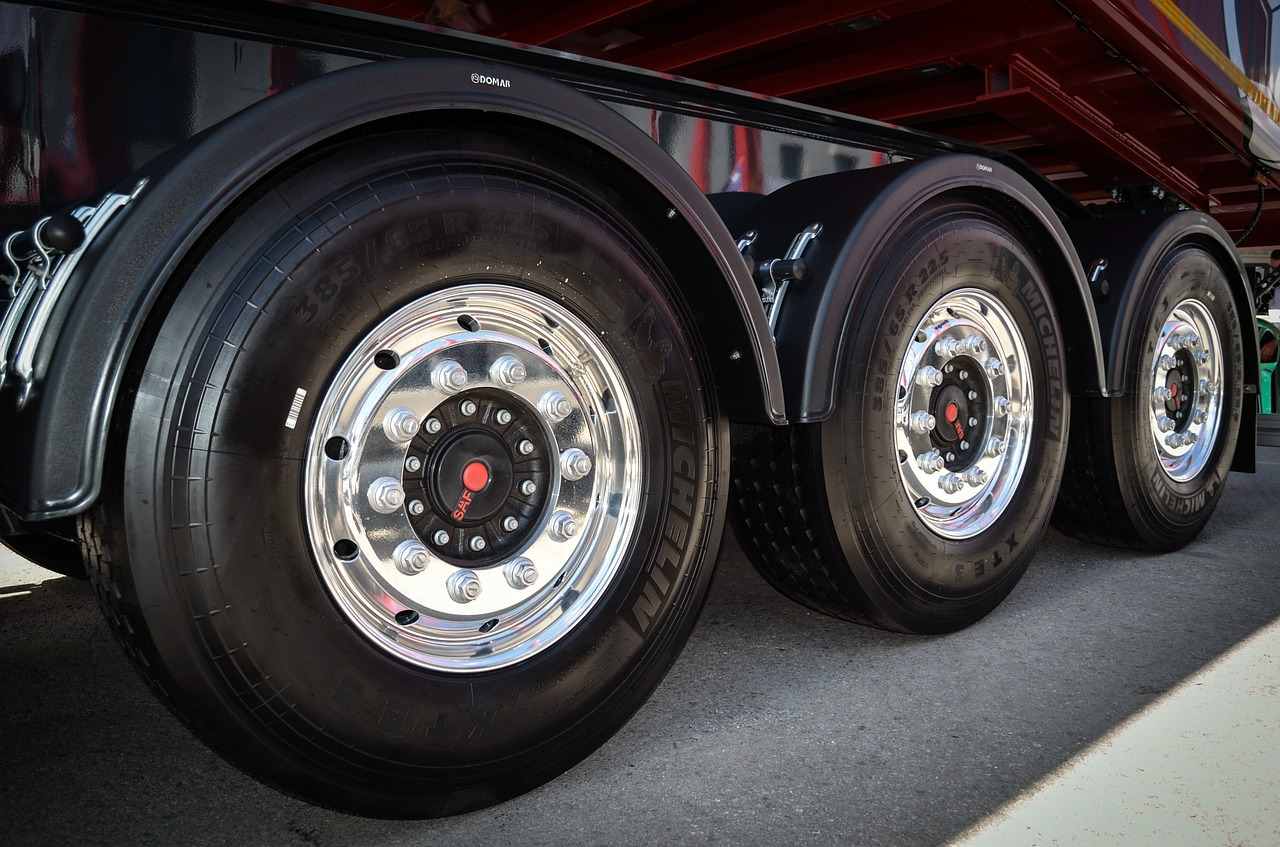 how much does a semi truck tire weigh